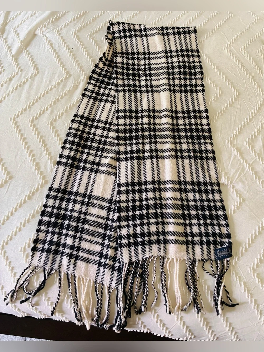 Banana Republic Black and Cream Houndstooth Fringe Scarf